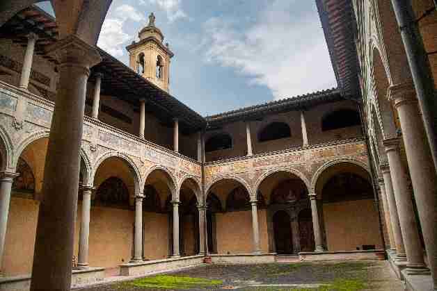 https://www.firenzemadeintuscany.com/assets/w=1040__downloads.ctfassets.net_7dc7gq8ix1ml_2JvuVockBS89ZcbKK4RTJi_bb8017a5b3b105b201a1d7f2a2d31e6f_CHIOSTRI-OTTAVIAPOLI-5052.jpg